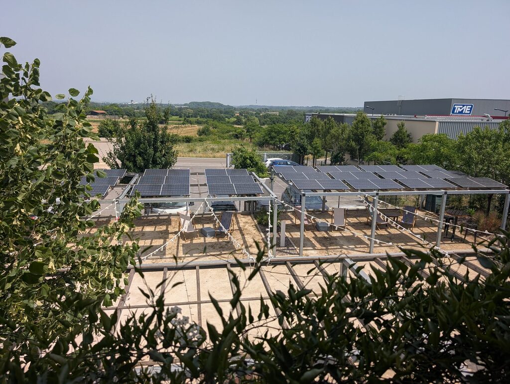 Izuba_batiment_PV sur parking 2025